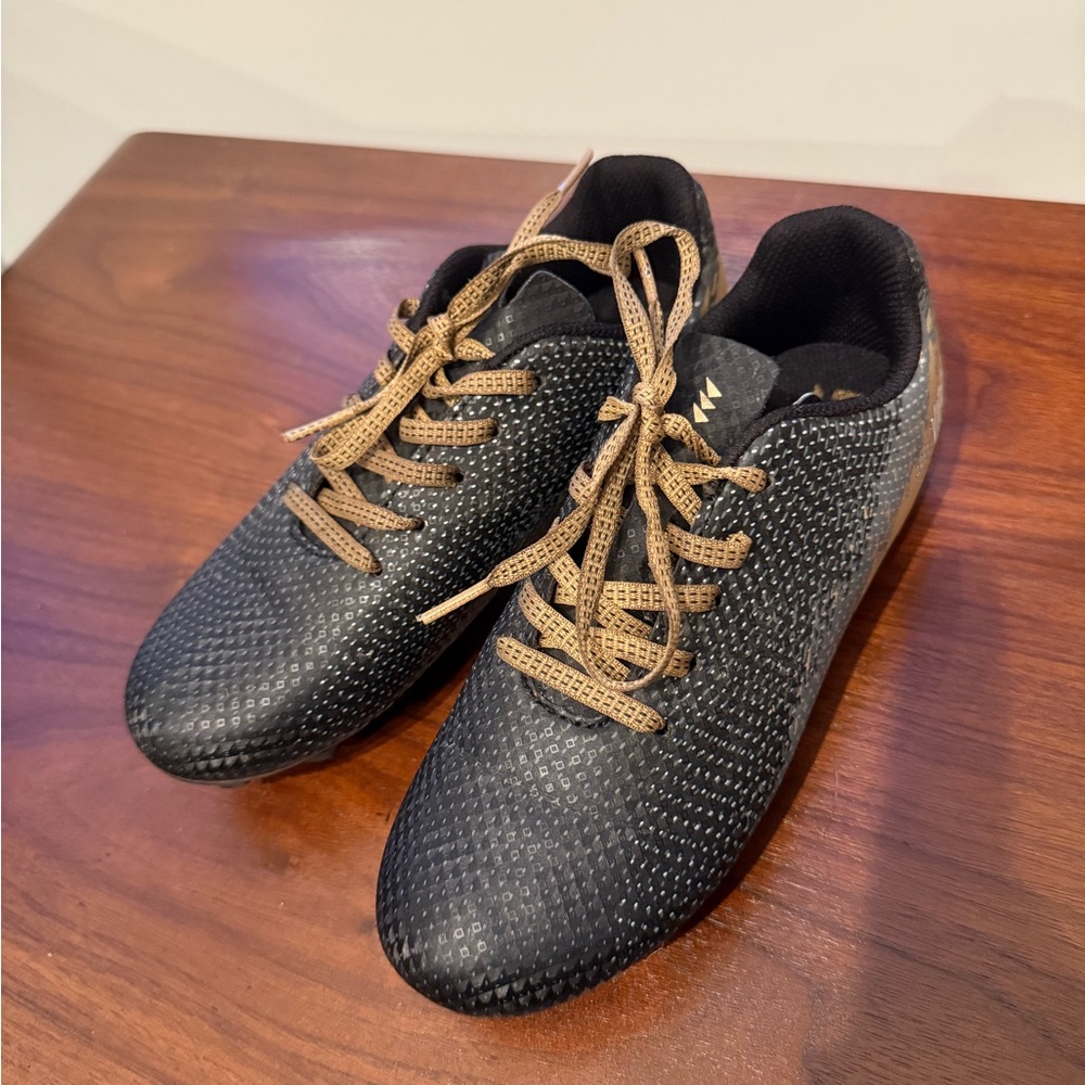 DSG Speed Viper outdoor soccer cleats, youth size 1.5